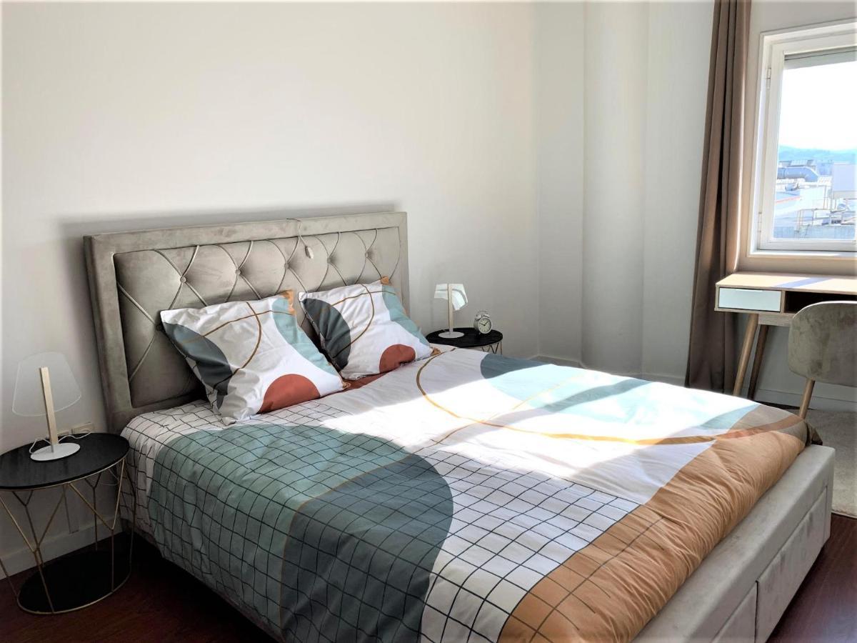 Charm City Center Apt 140M2 & Free Parking Apartment บรากา ภายนอก รูปภาพ